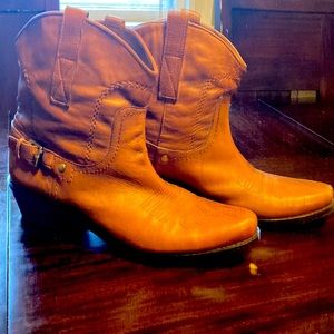 Franko Sarto , gently warn , a few scrapes in the front toe area